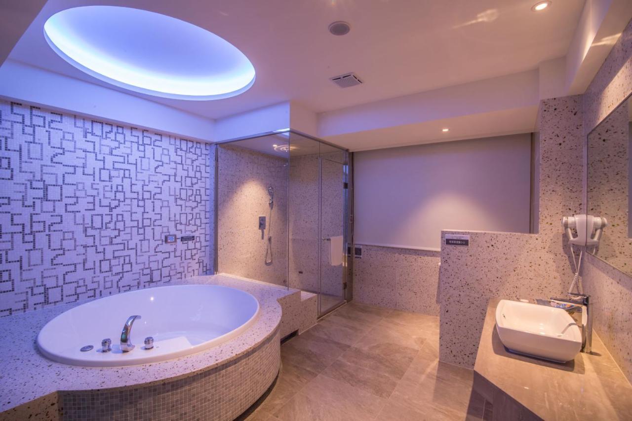 Luv U Motel Kaohsiung Zewnętrze zdjęcie